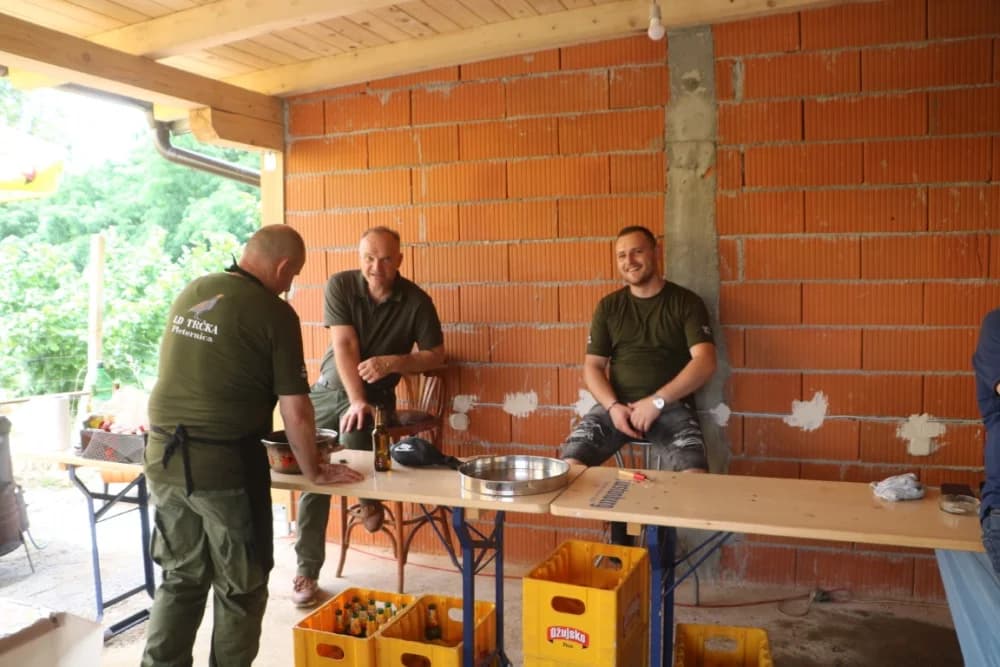 NATJECANJE U GATERU: Psi vlasnika iz brodskog kraja pokupili nagrade na utakmici iznad Pleternice