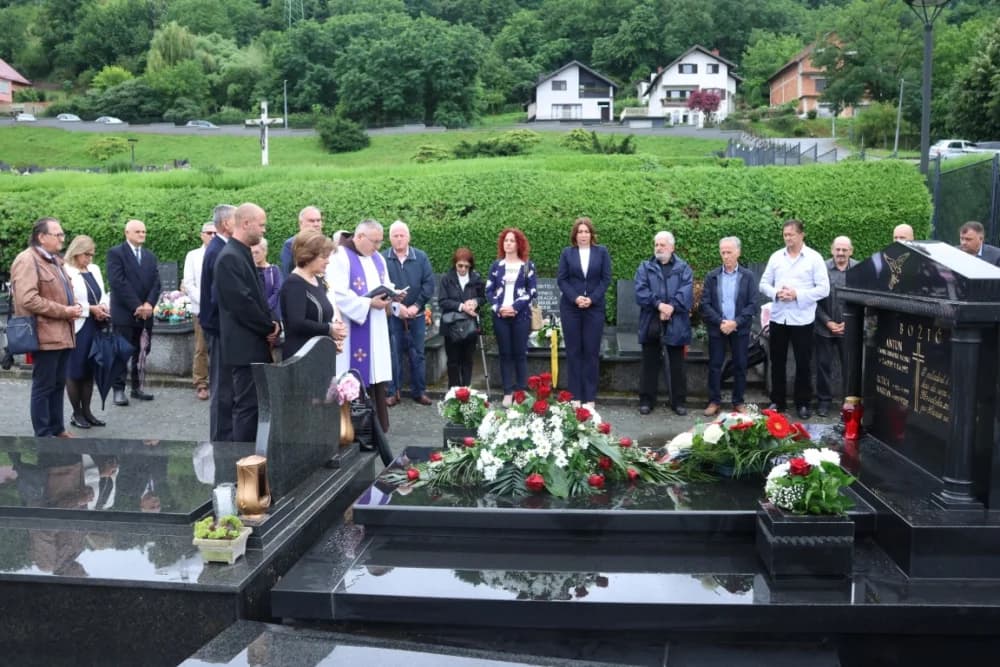 Odano dužno poštovanje pokojnom Anti Božiću prvom predsjeniku HDZ-a tadašnje općine Slavonska Požega