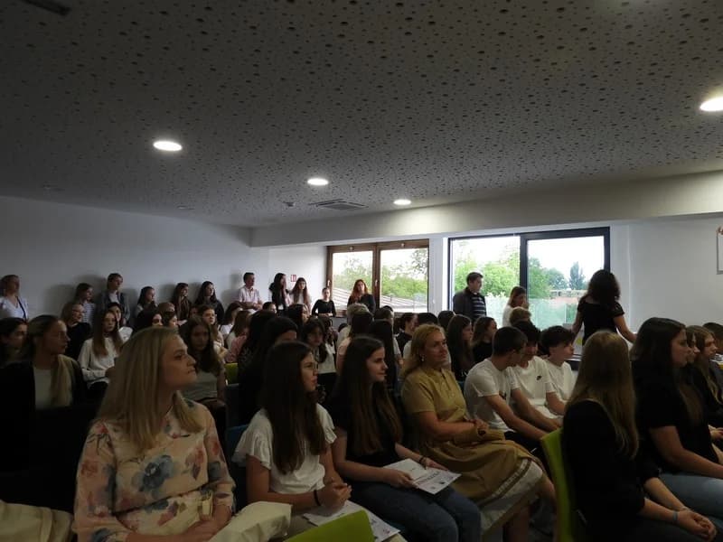 11. NATJEČAJ „KREATIVNI I NEOVISI“ Riječju, slikom, instalacijom, filmom – protiv ovisnosti