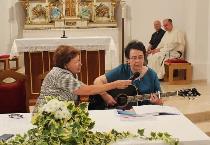 UZ ANTUNOVO U JAKŠIĆU: Peićevci održali pjesničku večer duhovne poezije u crkvenom prostoru