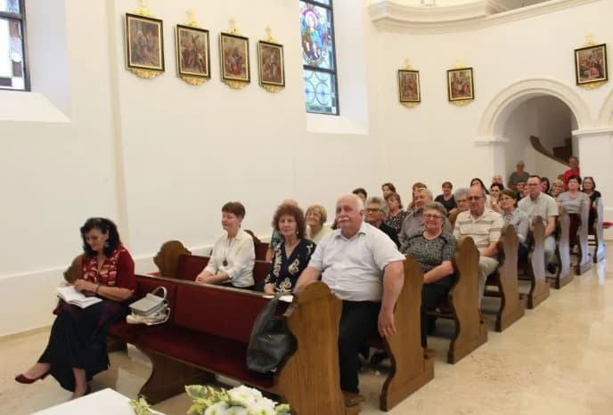 UZ ANTUNOVO U JAKŠIĆU: Peićevci održali pjesničku večer duhovne poezije u crkvenom prostoru
