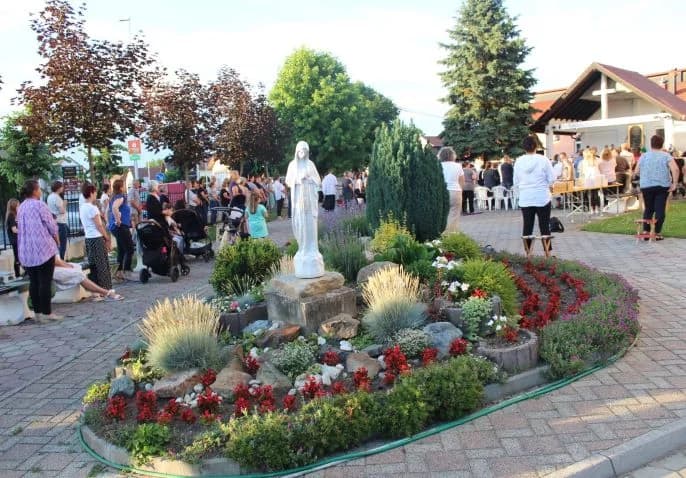 UZ ANTUNOVO U JAKŠIĆU: Peićevci održali pjesničku večer duhovne poezije u crkvenom prostoru