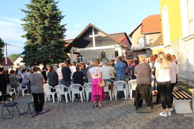 UZ ANTUNOVO U JAKŠIĆU: Peićevci održali pjesničku večer duhovne poezije u crkvenom prostoru