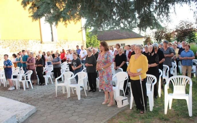 UZ ANTUNOVO U JAKŠIĆU: Peićevci održali pjesničku večer duhovne poezije u crkvenom prostoru