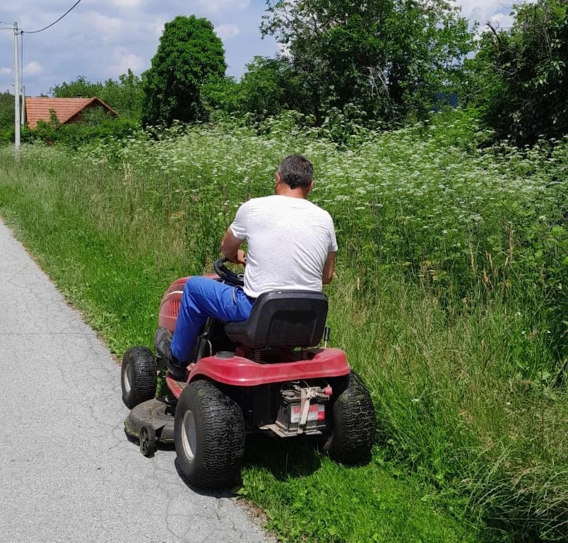 Gornji Vrhovci kroče ka seoskom turizmu, a mještani sami moraju kositi travu uz županijsku cestu