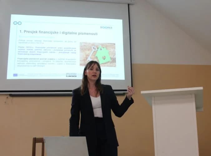 Održana edukativna radionica u Jakšiću o digitalnoj financijskoj pismenosti