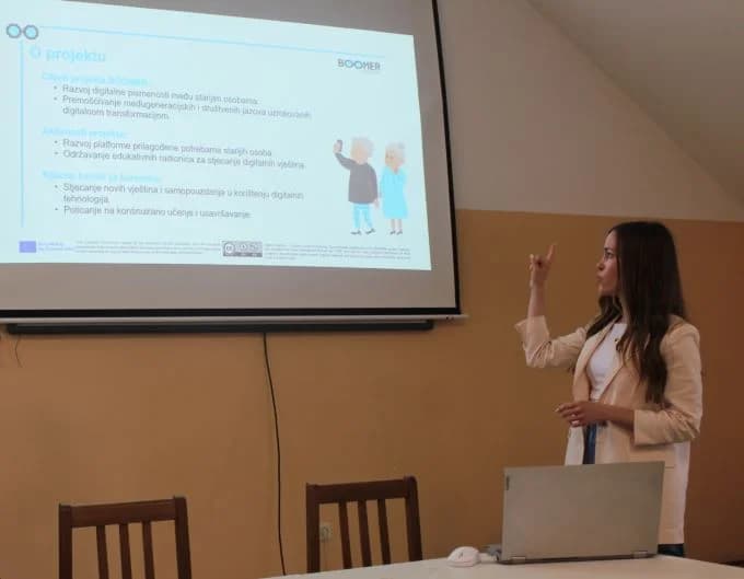 Održana edukativna radionica u Jakšiću o digitalnoj financijskoj pismenosti