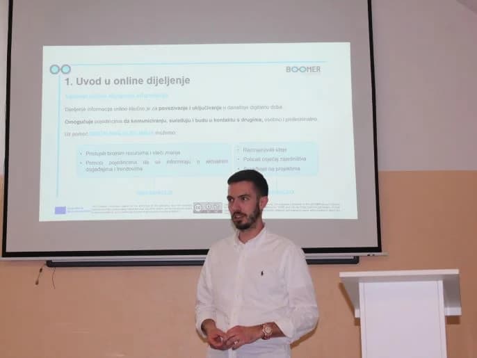 Održana edukativna radionica u Jakšiću o digitalnoj financijskoj pismenosti