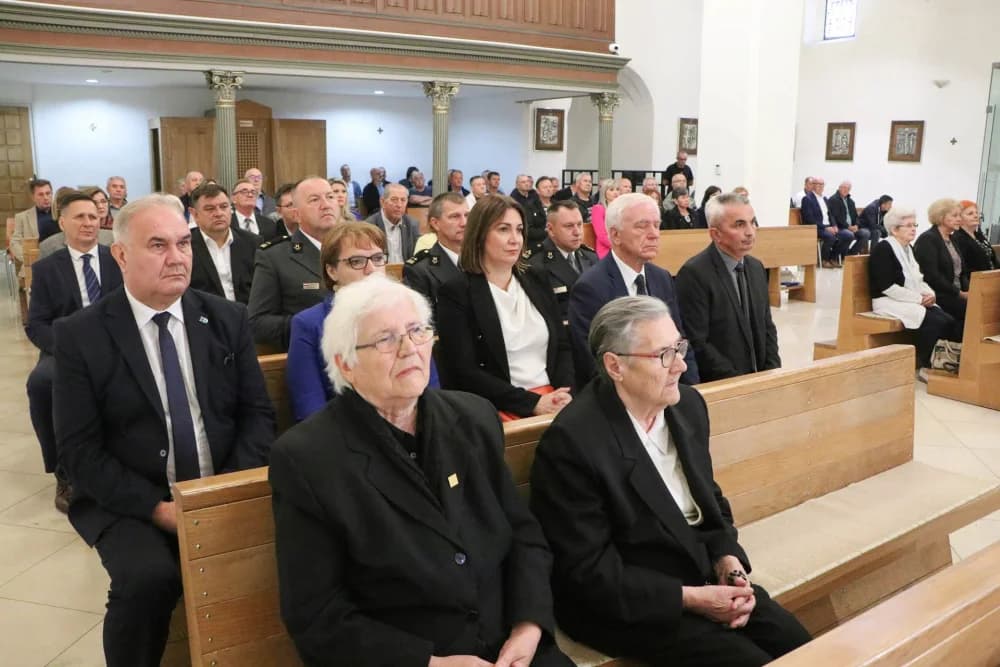 Biskup Ivo predvodio euharistijsko slavlje za poginule, nestale i preminule braniteljice i branitelje