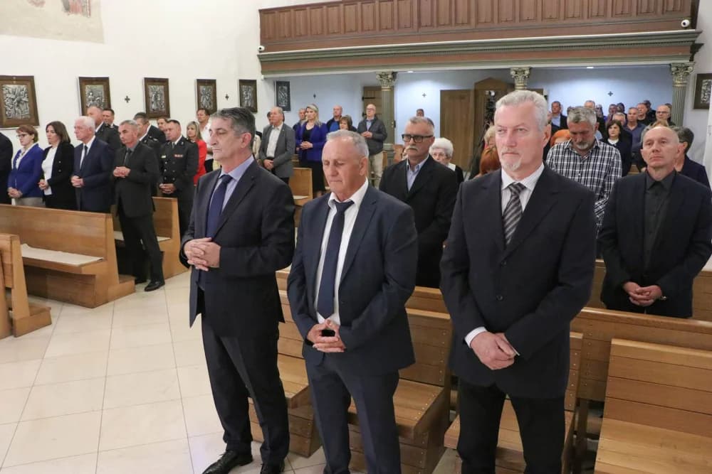 Biskup Ivo predvodio euharistijsko slavlje za poginule, nestale i preminule braniteljice i branitelje
