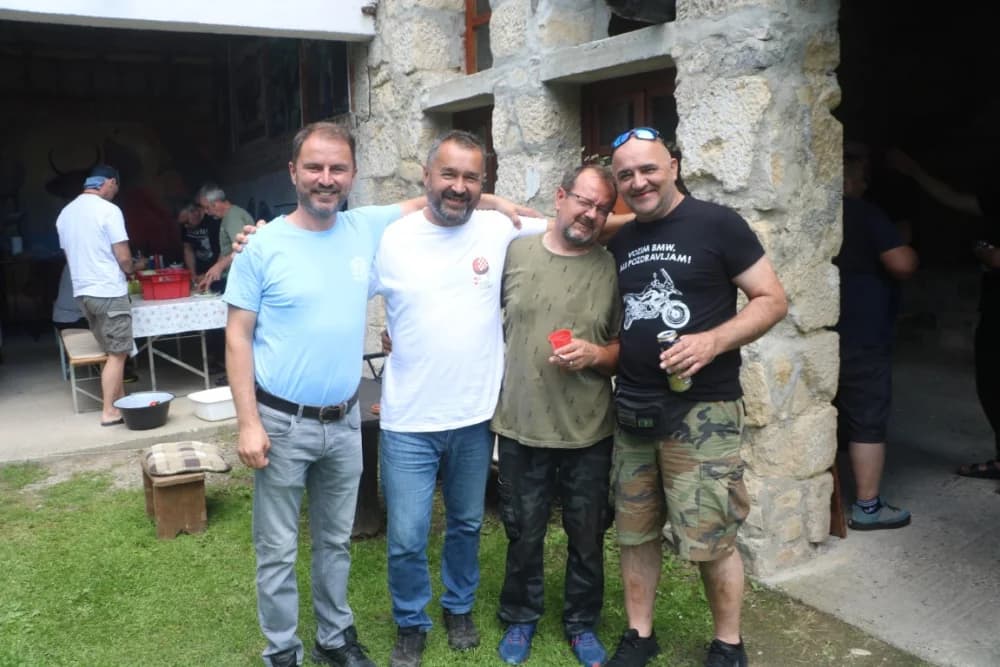 PONOVO NA PAPUKU: Bajkeri iz cijele zemlje koji voze motore Suzuki V-Strom svoj susret imali u Gornjim Vrhovcima