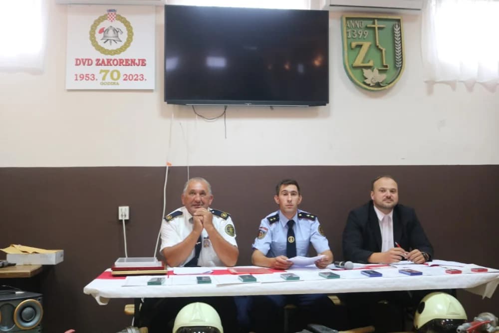 Vatrogasci Zakorenja proslavili 70 godina rada- osnivač Dragan Ivanović primio povelju /FOTO/