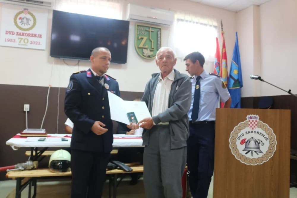 Vatrogasci Zakorenja proslavili 70 godina rada- osnivač Dragan Ivanović primio povelju /FOTO/