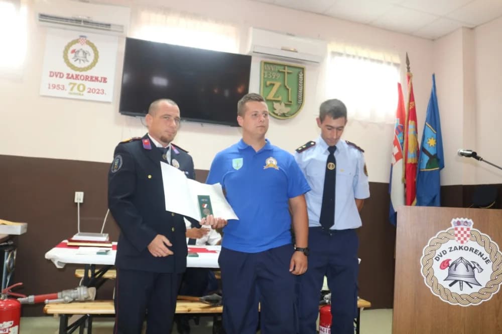Vatrogasci Zakorenja proslavili 70 godina rada- osnivač Dragan Ivanović primio povelju /FOTO/