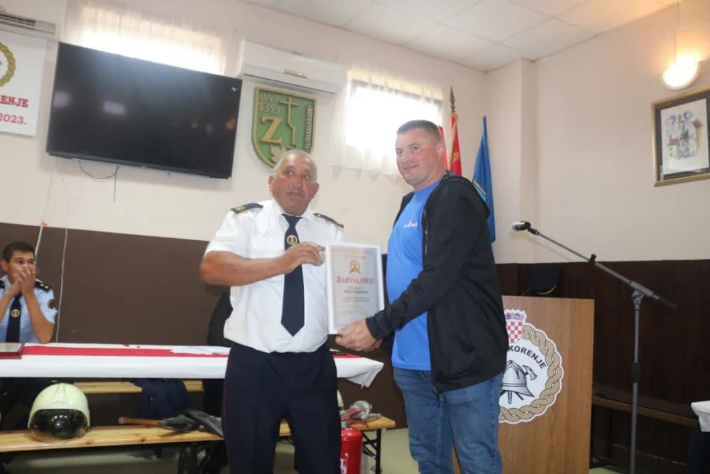 Vatrogasci Zakorenja proslavili 70 godina rada- osnivač Dragan Ivanović primio povelju /FOTO/