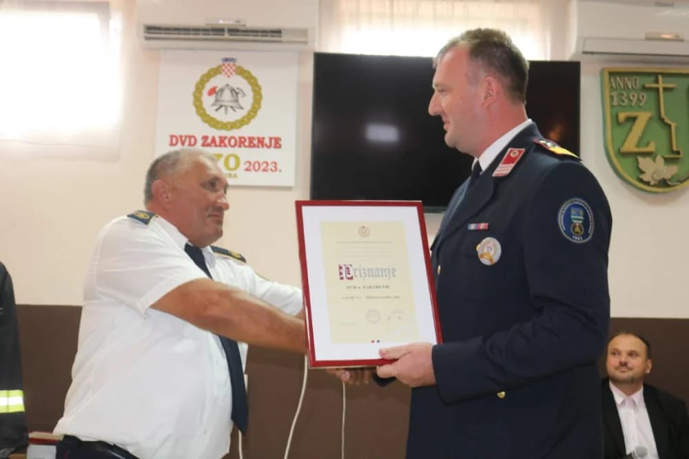 Vatrogasci Zakorenja proslavili 70 godina rada- osnivač Dragan Ivanović primio povelju /FOTO/