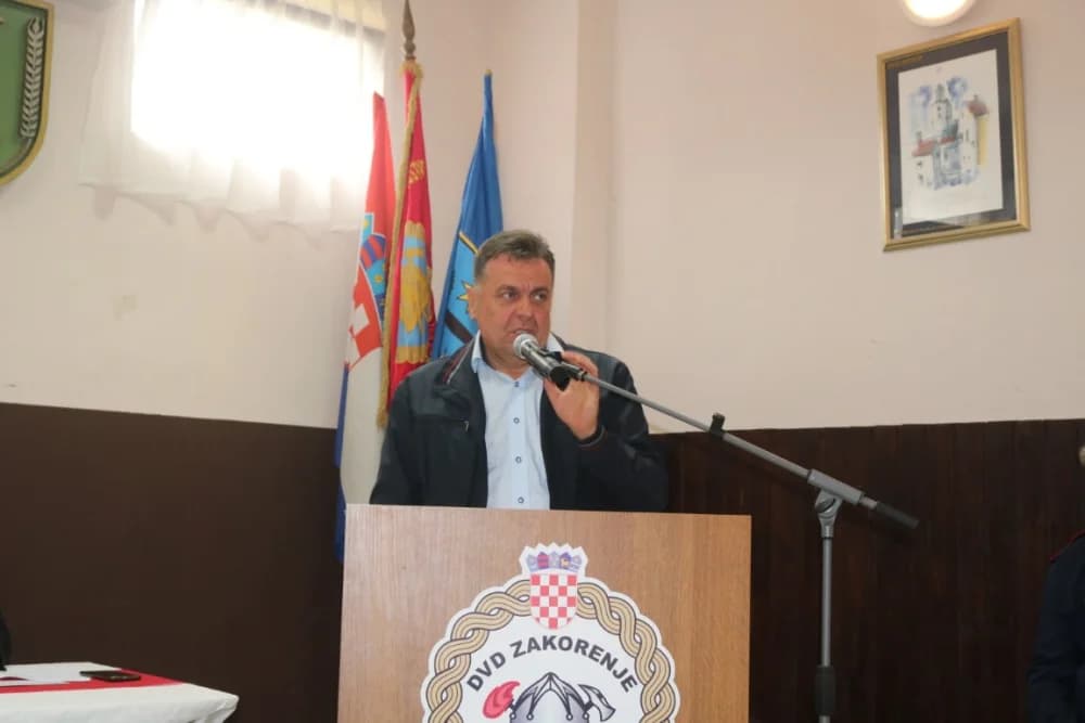 Vatrogasci Zakorenja proslavili 70 godina rada- osnivač Dragan Ivanović primio povelju /FOTO/