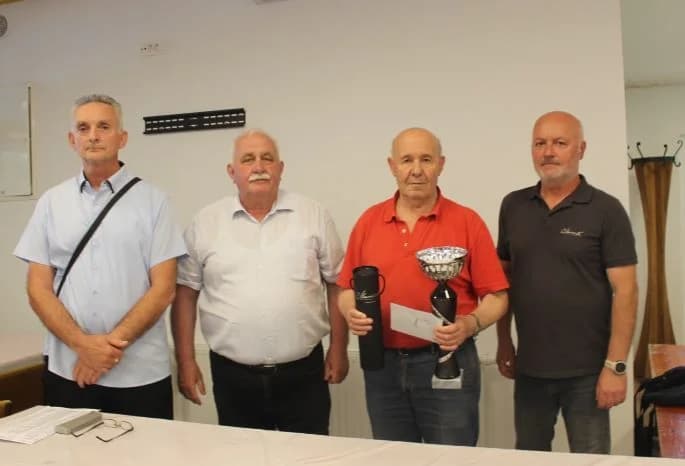 Pobjednički pehar u Pleternici osvojio 82-godišnji banjalučki velemajstor Milan Vukić