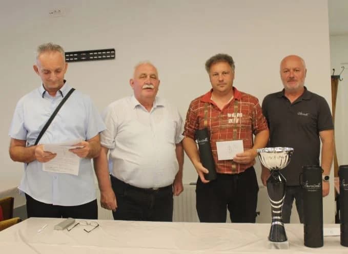 Pobjednički pehar u Pleternici osvojio 82-godišnji banjalučki velemajstor Milan Vukić