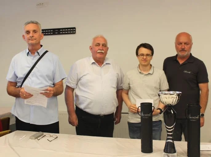 Pobjednički pehar u Pleternici osvojio 82-godišnji banjalučki velemajstor Milan Vukić