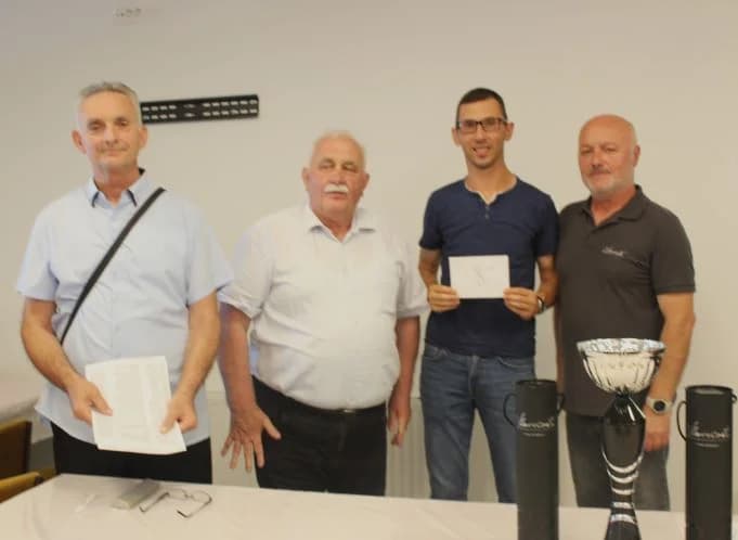 Pobjednički pehar u Pleternici osvojio 82-godišnji banjalučki velemajstor Milan Vukić