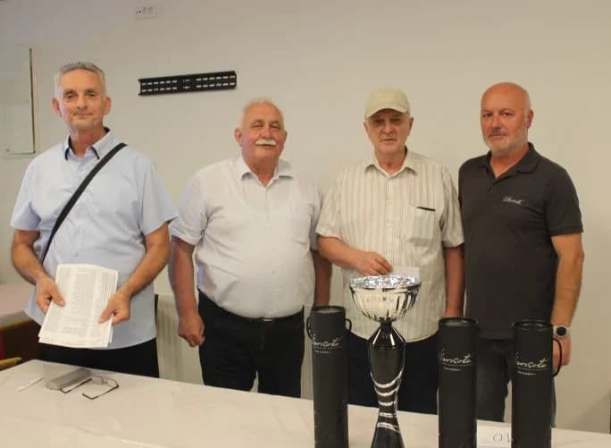 Pobjednički pehar u Pleternici osvojio 82-godišnji banjalučki velemajstor Milan Vukić