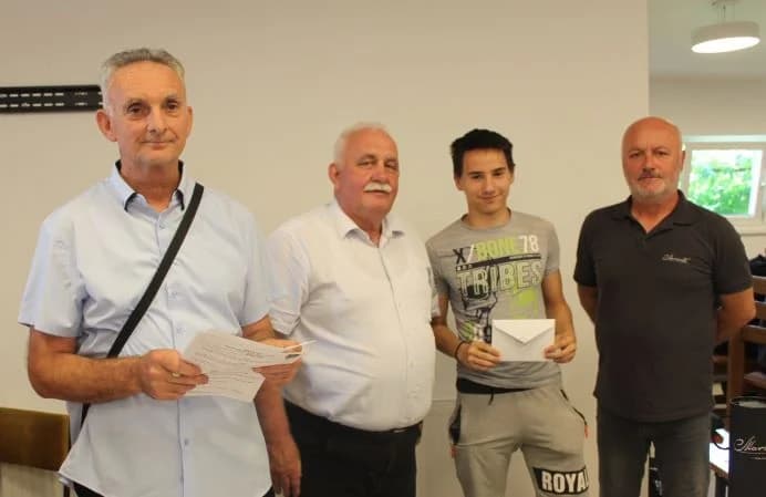 Pobjednički pehar u Pleternici osvojio 82-godišnji banjalučki velemajstor Milan Vukić