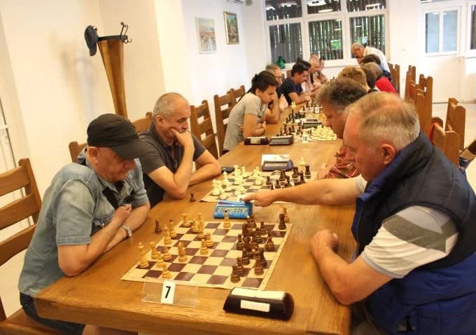 Pobjednički pehar u Pleternici osvojio 82-godišnji banjalučki velemajstor Milan Vukić