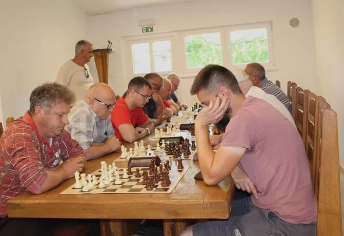 Pobjednički pehar u Pleternici osvojio 82-godišnji banjalučki velemajstor Milan Vukić