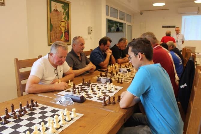 Pobjednički pehar u Pleternici osvojio 82-godišnji banjalučki velemajstor Milan Vukić