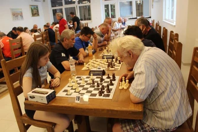 Pobjednički pehar u Pleternici osvojio 82-godišnji banjalučki velemajstor Milan Vukić