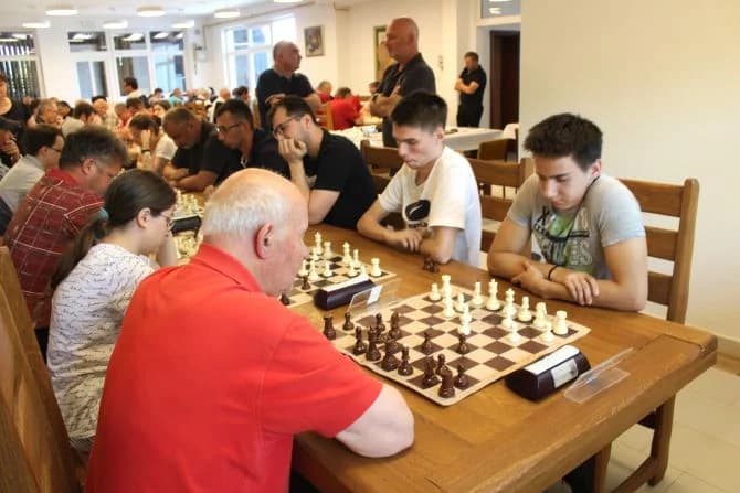Pobjednički pehar u Pleternici osvojio 82-godišnji banjalučki velemajstor Milan Vukić