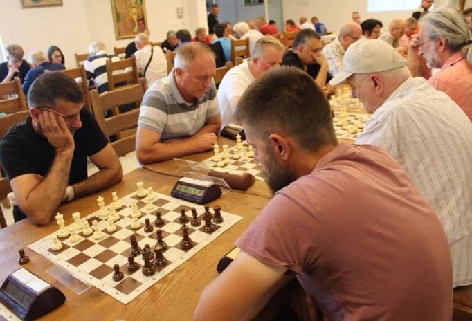 Pobjednički pehar u Pleternici osvojio 82-godišnji banjalučki velemajstor Milan Vukić