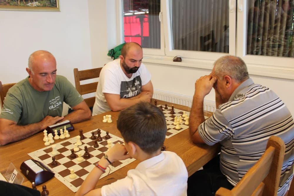 Pobjednički pehar u Pleternici osvojio 82-godišnji banjalučki velemajstor Milan Vukić