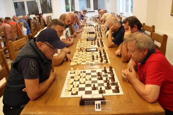 Pobjednički pehar u Pleternici osvojio 82-godišnji banjalučki velemajstor Milan Vukić