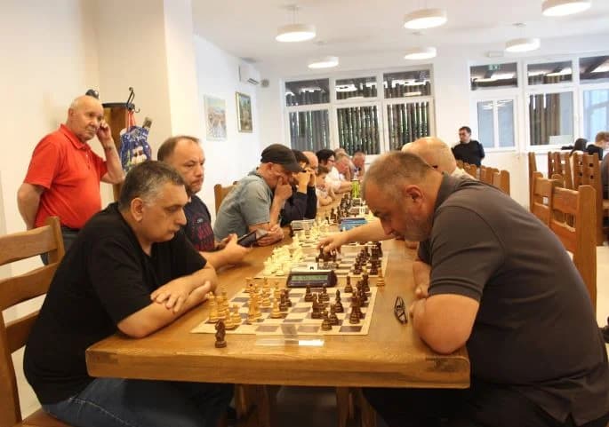 Pobjednički pehar u Pleternici osvojio 82-godišnji banjalučki velemajstor Milan Vukić