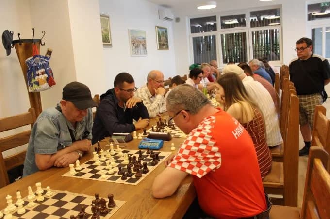 Pobjednički pehar u Pleternici osvojio 82-godišnji banjalučki velemajstor Milan Vukić