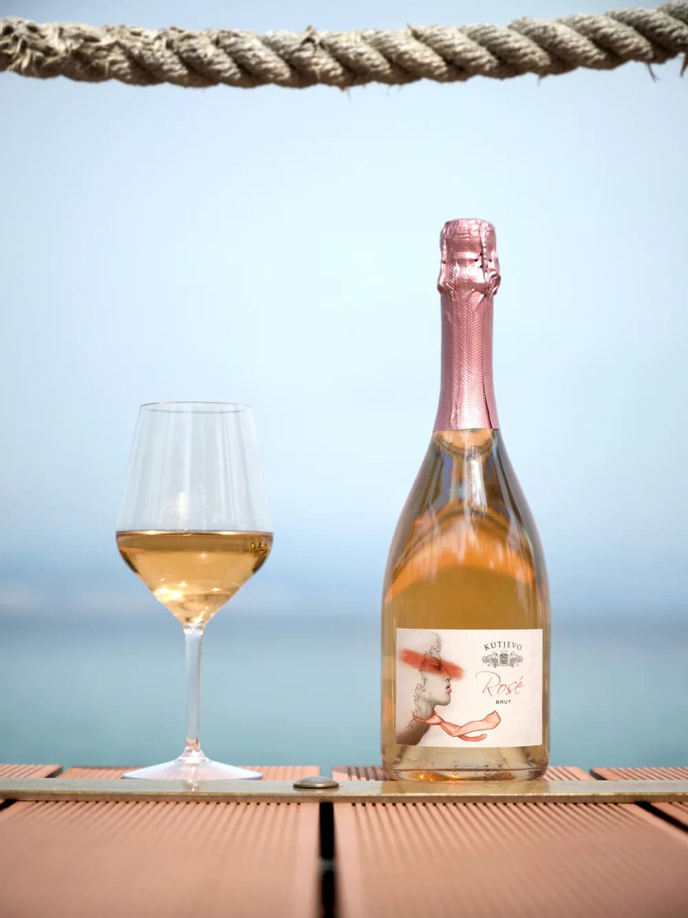 OVOG LJETA OMILJENI KUTJEVAČKI ROSÉ PREMIUM  UZ NOVU BERBU DOLAZI I U OBLIKU PJENUŠCA