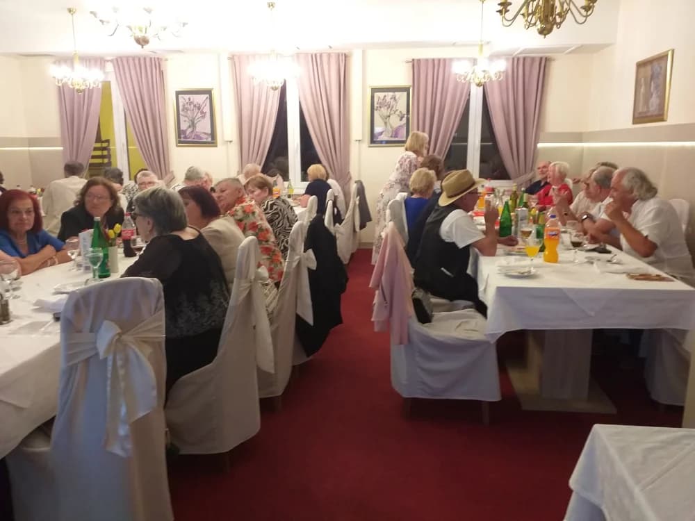 GENERACIJA NA OKUPU: Pola stoljeća nakon mature učenici četiri razreda požeške Gimnazije zajedno slavila jubilej