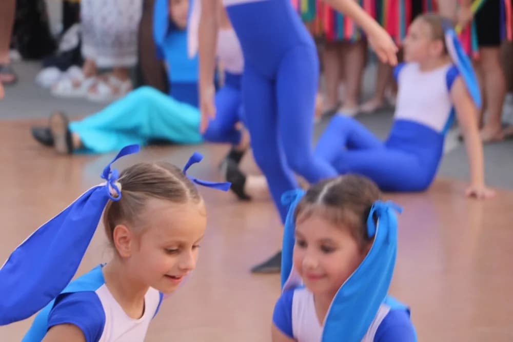 Zapaljen Ivanjski krijes na požeškom Trgu Sv. Trojstva: Na tisuće krijesnica odletjelo u nebo