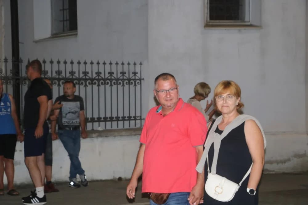 Zapaljen Ivanjski krijes na požeškom Trgu Sv. Trojstva: Na tisuće krijesnica odletjelo u nebo