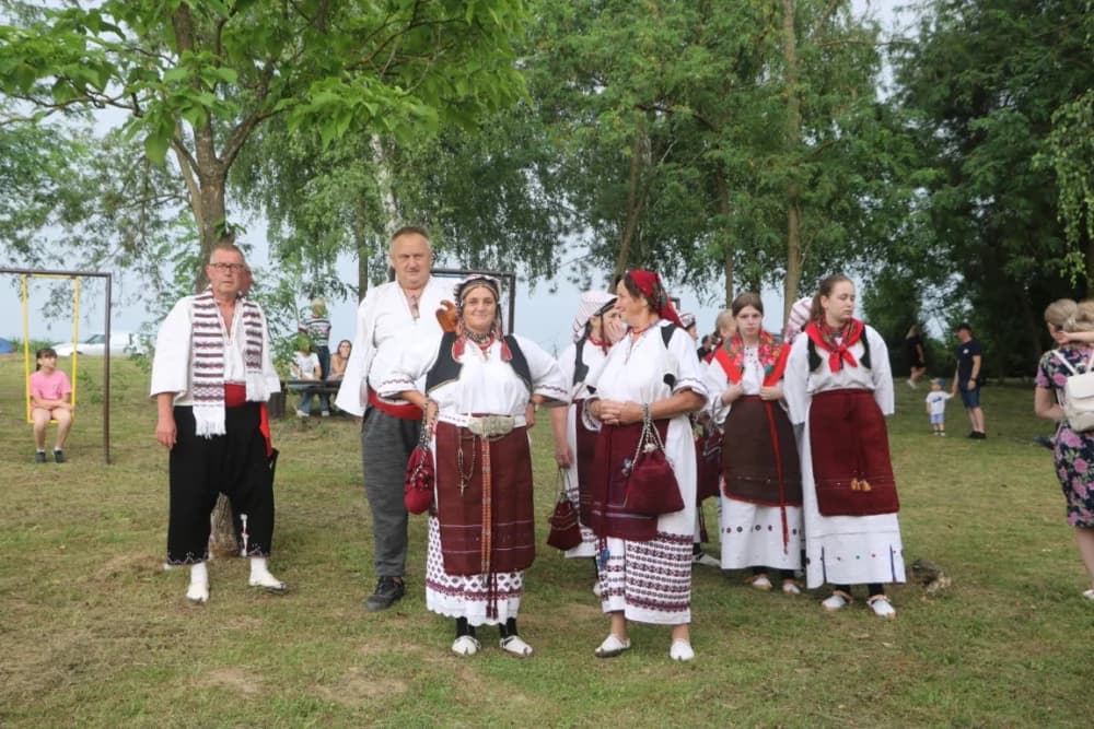 MANJINSKA PRIREDBA: Sudionike manifestacije Slovaci Slovacima kiša potjerala u rajsavački Društveni dom
