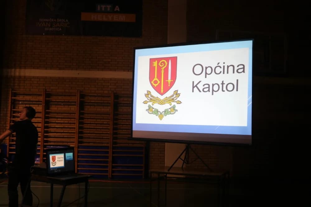 Općina Kaptol bila generalni pokrovitelj subotičkog Festivala, a zapaženo je nastupio Požežanin Luka Samardžić uz Kaptolačke tamburaše /FOTO/