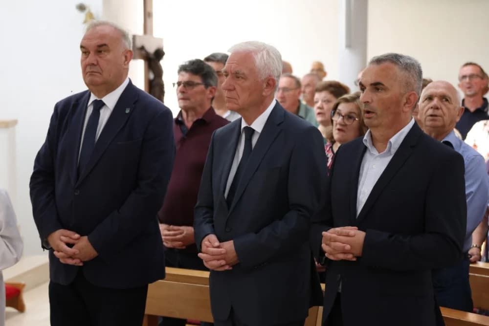 Po prvi puta zazvonila nova zvona sa tornja vidovačke Župne crkve sv. Ivana Krstitelja