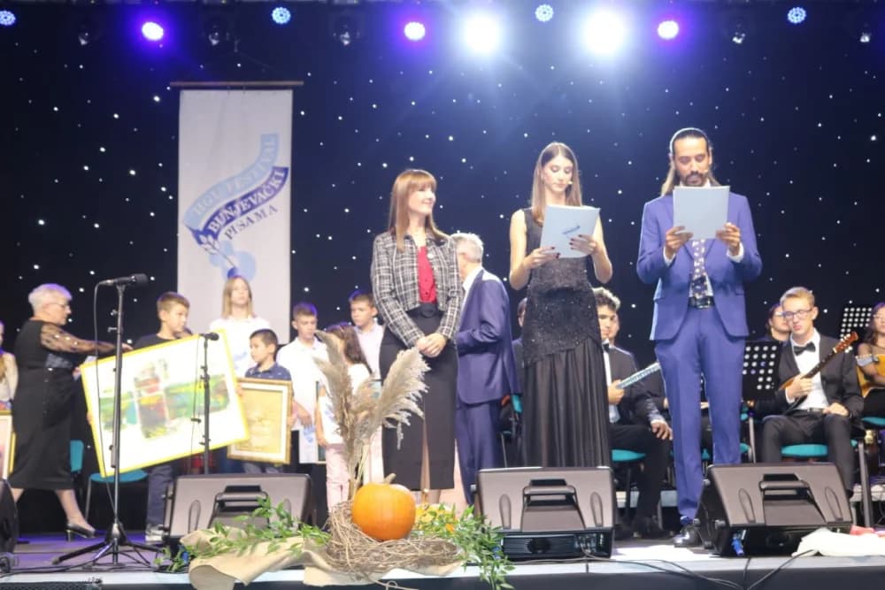 Općina Kaptol bila generalni pokrovitelj subotičkog Festivala, a zapaženo je nastupio Požežanin Luka Samardžić uz Kaptolačke tamburaše /FOTO/