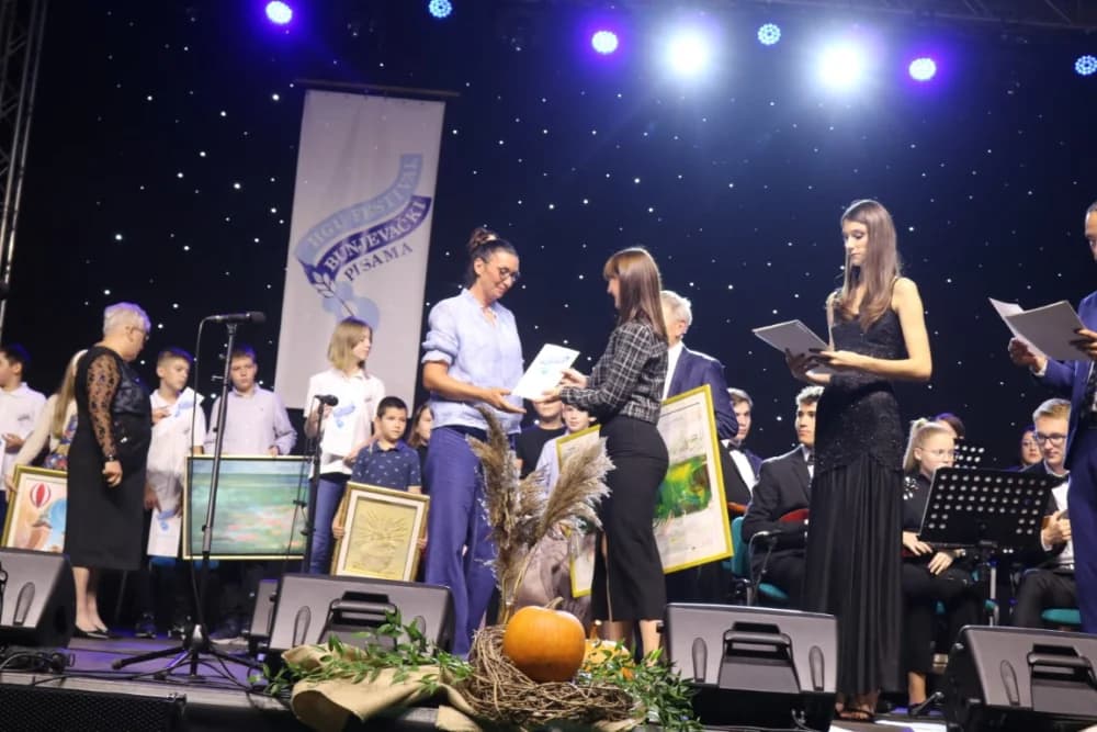 Općina Kaptol bila generalni pokrovitelj subotičkog Festivala, a zapaženo je nastupio Požežanin Luka Samardžić uz Kaptolačke tamburaše /FOTO/