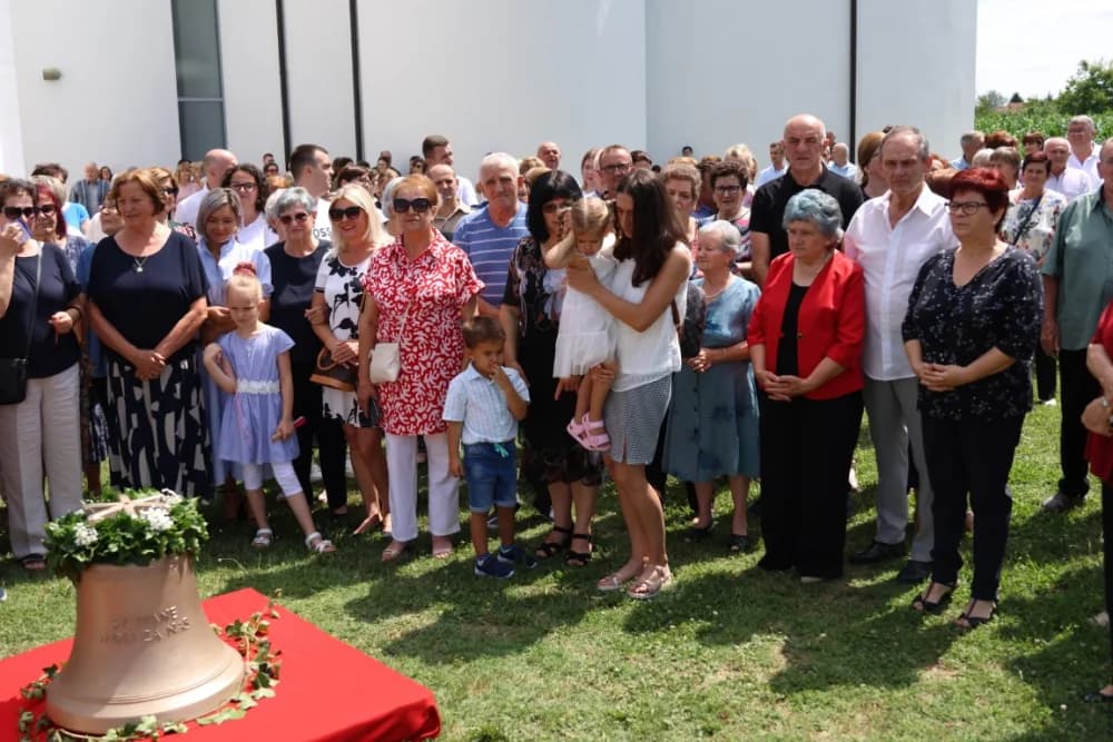 Po prvi puta zazvonila nova zvona sa tornja vidovačke Župne crkve sv. Ivana Krstitelja