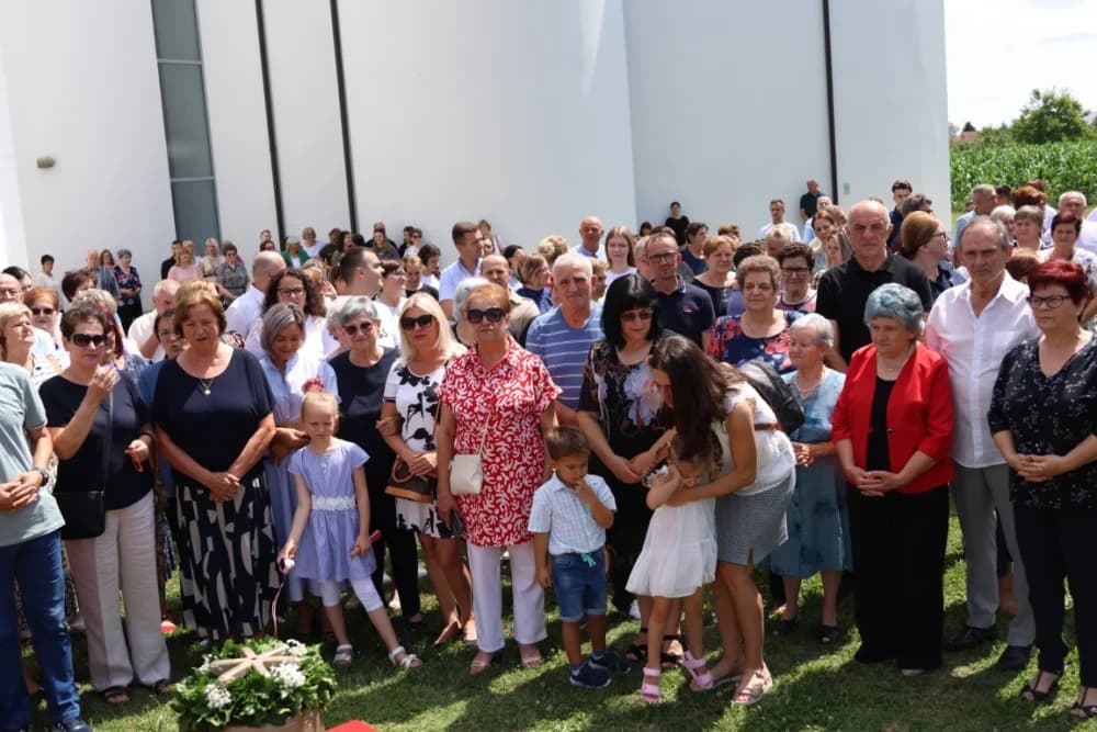Po prvi puta zazvonila nova zvona sa tornja vidovačke Župne crkve sv. Ivana Krstitelja