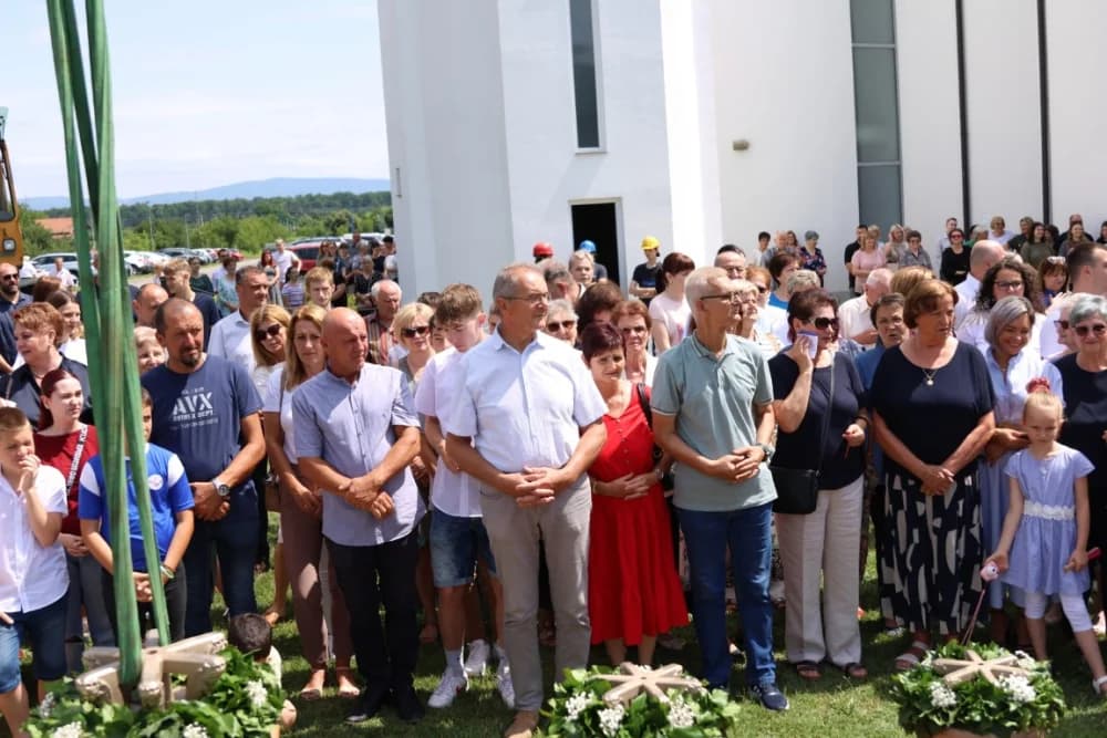 Po prvi puta zazvonila nova zvona sa tornja vidovačke Župne crkve sv. Ivana Krstitelja