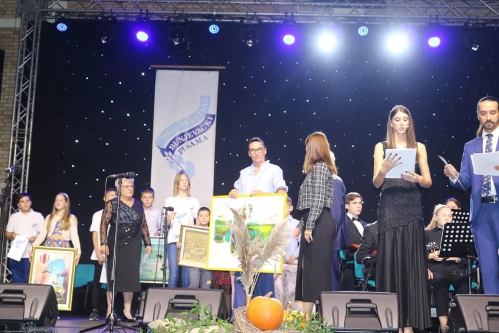 Općina Kaptol bila generalni pokrovitelj subotičkog Festivala, a zapaženo je nastupio Požežanin Luka Samardžić uz Kaptolačke tamburaše /FOTO/